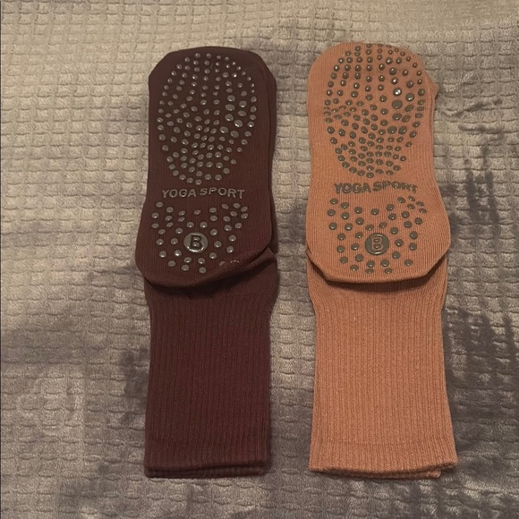 Yoga Sport Anti Slip Yoga Pilates Socks Grip Stability 2 Pairs Brown Tan - Picture 2 of 7